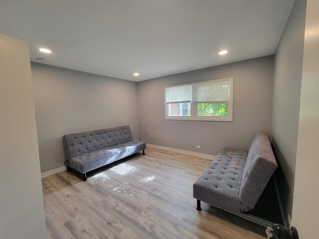 Building Photo - 1001 E Callero Cir
