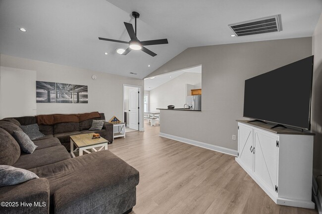 Building Photo - 218 Kestrel Ct