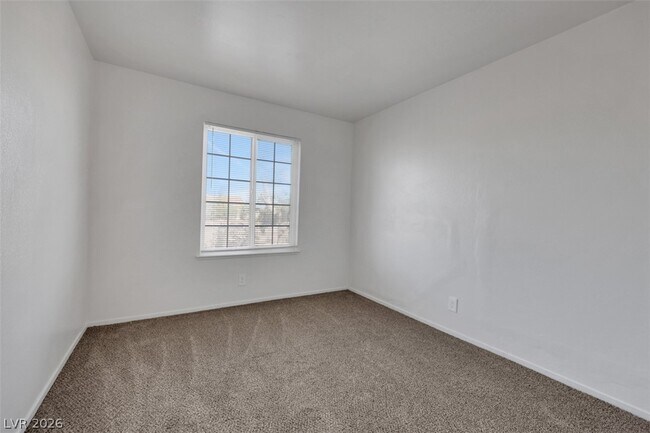Building Photo - 932 N Major Ave