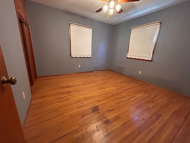Building Photo - Cute 3 bed 1 bath
