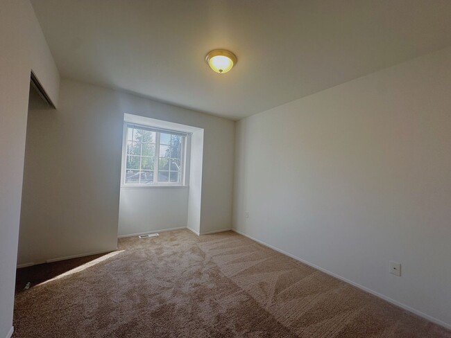 Building Photo - Beautiful 4-Bedroom 3-Bath Home in Marysvi...
