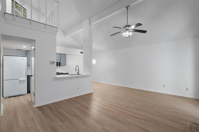 Building Photo - 3610 Fleetwood Dr