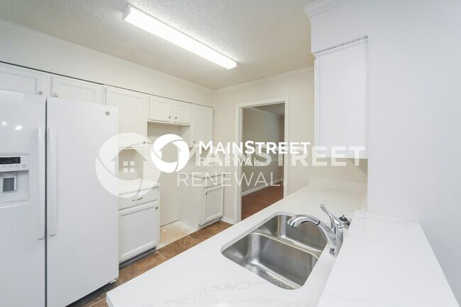 Building Photo - 4 Bedroom Pet-Friendly Home in Cordova, TN with Main Street Renewal