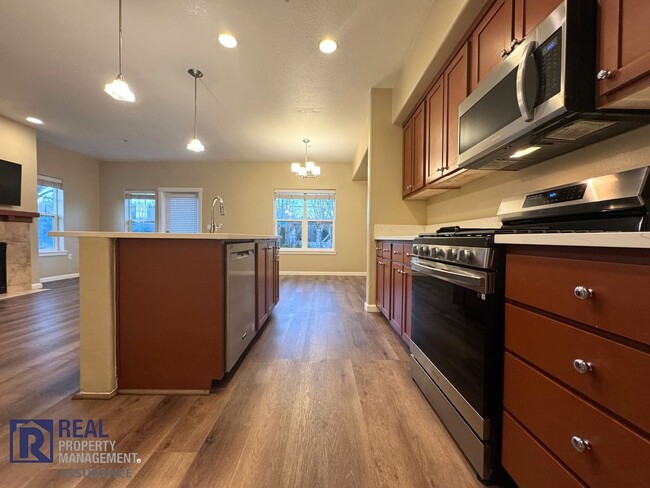 Building Photo - Cozy 1 Bedroom Condo!! Move In Ready!