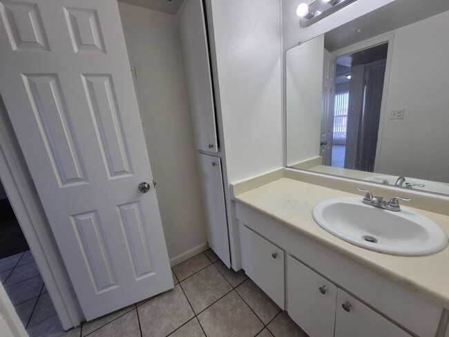 Interior Photo - Virginia Manor