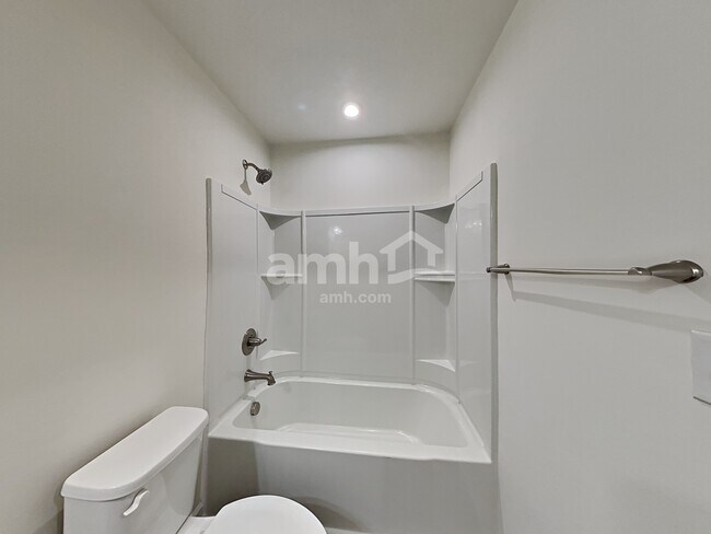 Building Photo - 653 Hamilton Park Dr