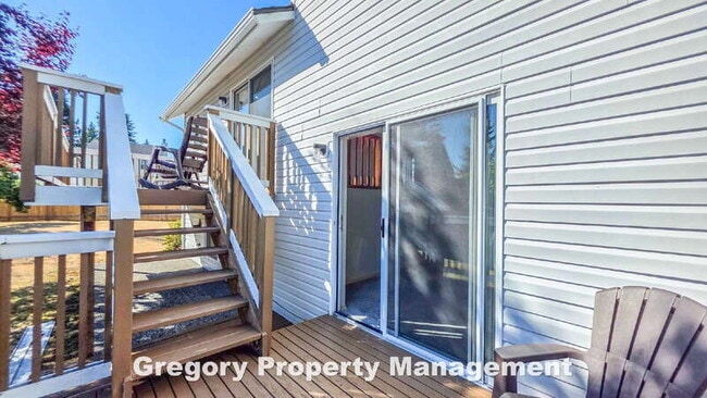 Building Photo - 7 60th Pl SE