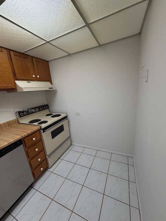 Building Photo - 3720 Inverrary Dr