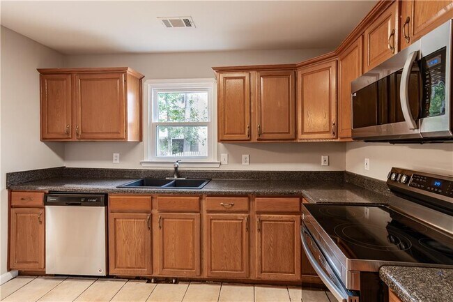 Building Photo - 705 Oxford Crest Ct NW