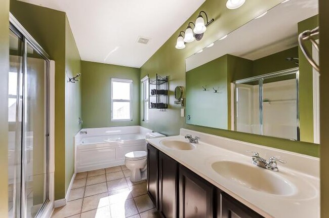 Building Photo - 6995 Hearthwood Dr