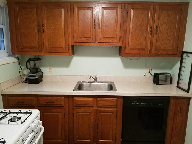 Building Photo - 618 S Quincy St