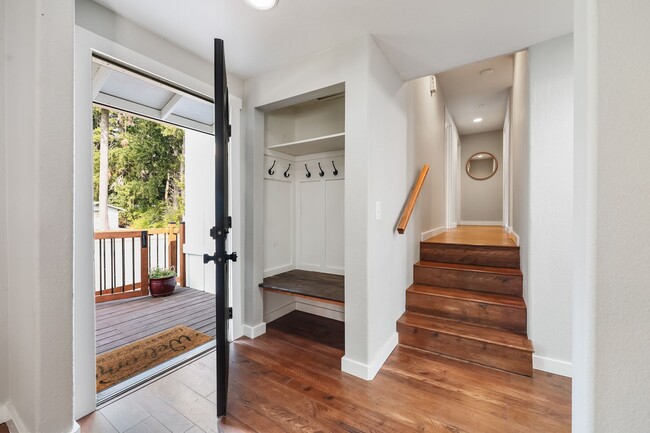 Building Photo - Home with private Long Lake community beac...