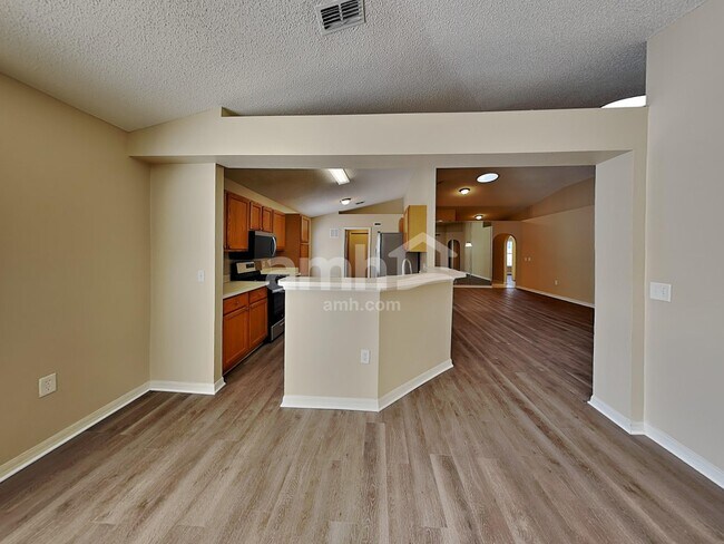 Building Photo - 16027 Dorchester Blvd