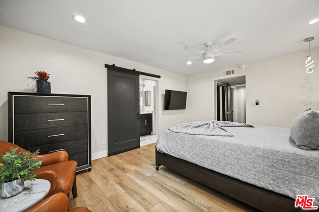 Building Photo - 1045 Kings Rd