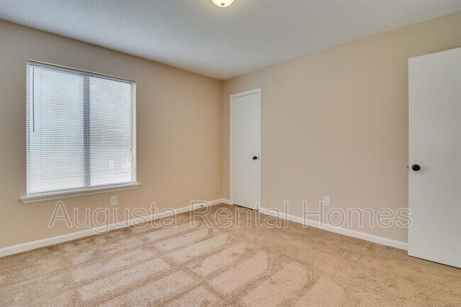 Building Photo - 3508 Woodlake Rd