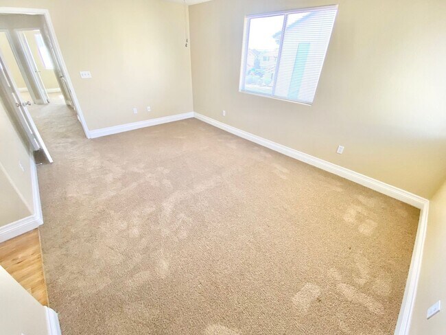 Building Photo - BEAUTIFUL 3 BEDROOM 2.5 BATHROOM 2 CAR GAR...