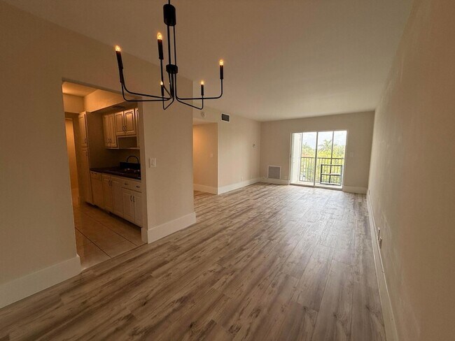 Building Photo - 1601 S Flagler Dr