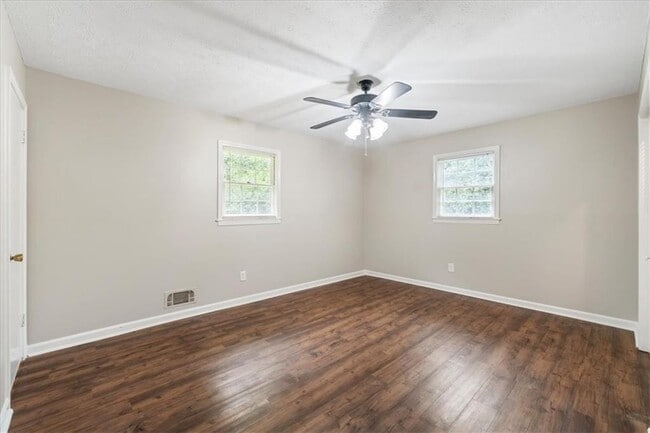 Building Photo - 5146 Bramblewood Dr