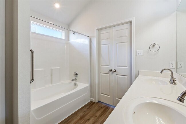 Building Photo - 326 Emerald Ridge Dr