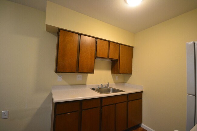 Building Photo - Longton Apartments