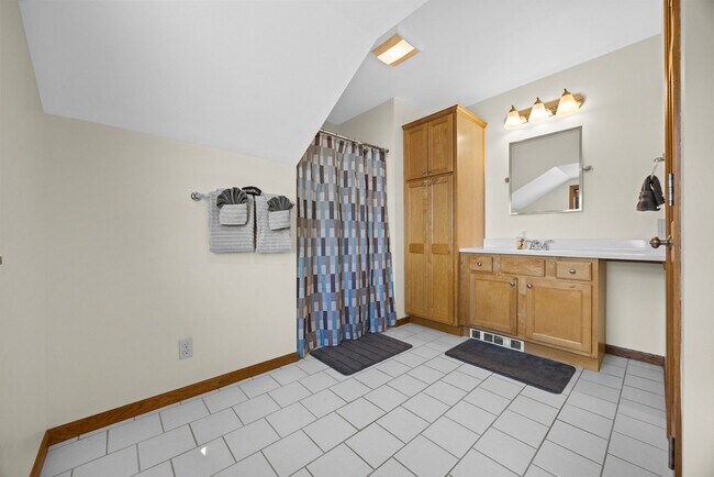 Building Photo - 15414 N River Beach Dr
