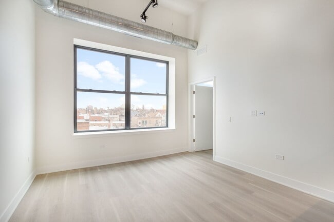 Building Photo - 3801 W 26th St