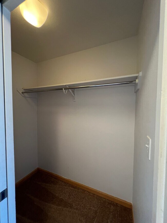 Building Photo - 2 Bedroom / 2 bath, 759 Sq Ft. unit with 2...