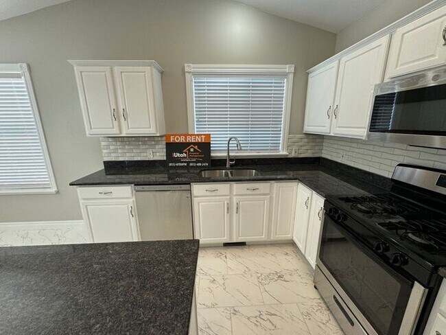 Building Photo - 5 bdrm 3 bth Home 2 Car Garage- Solar Panels! Coming Soon!