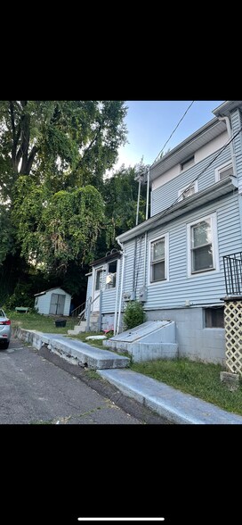 Building Photo - 122 Clark St