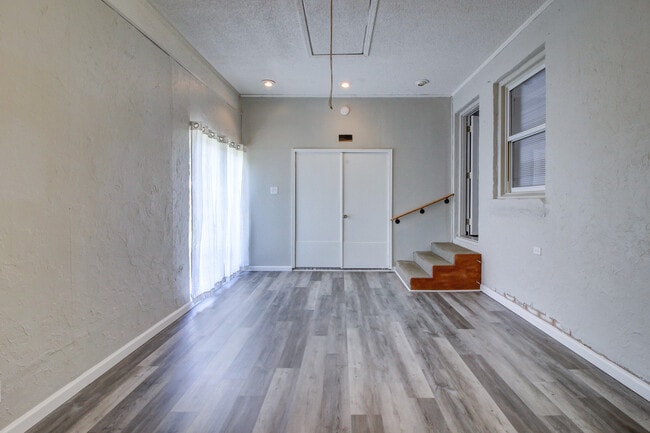 Building Photo - 105 Sandy Ln