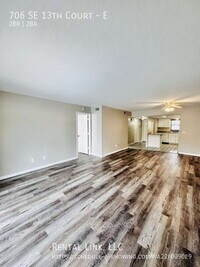 Building Photo - 706 SE 13th Ct
