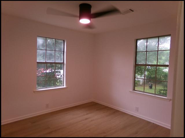 Building Photo - 606 E 21st St