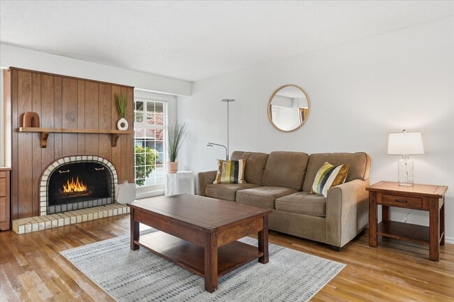 Building Photo - 5330 SW Mayfair Ct