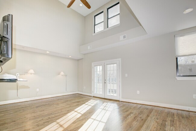 Building Photo - 125 15th St NE
