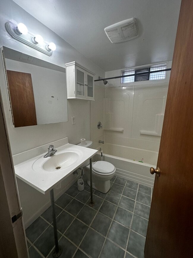 Building Photo - Two Bedroom Apartment Steps from Camus