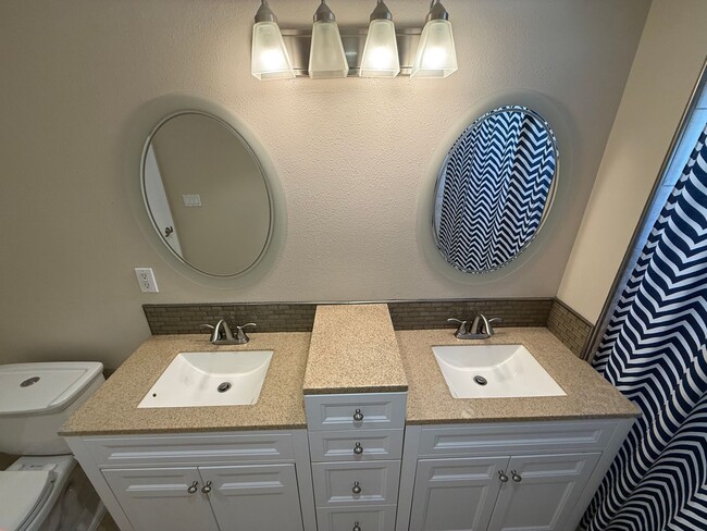 Building Photo - 4038 Argyle Dr