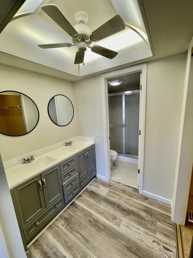 Building Photo - 12498 Riverside Dr