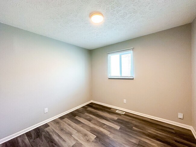 Building Photo - 4322 Hoyt Ave