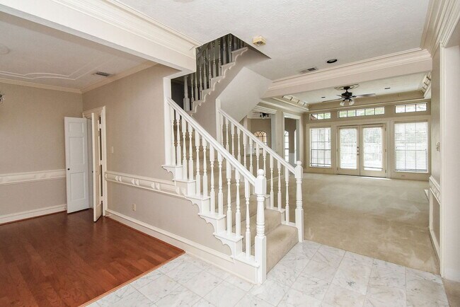 Building Photo - 127 Rush Haven Dr