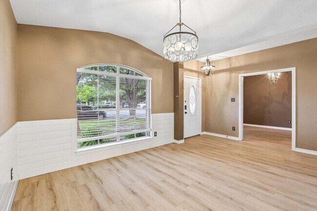 Building Photo - 2656 Bradley Ln