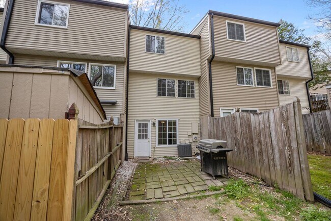 Building Photo - 7716 Sandra Ln