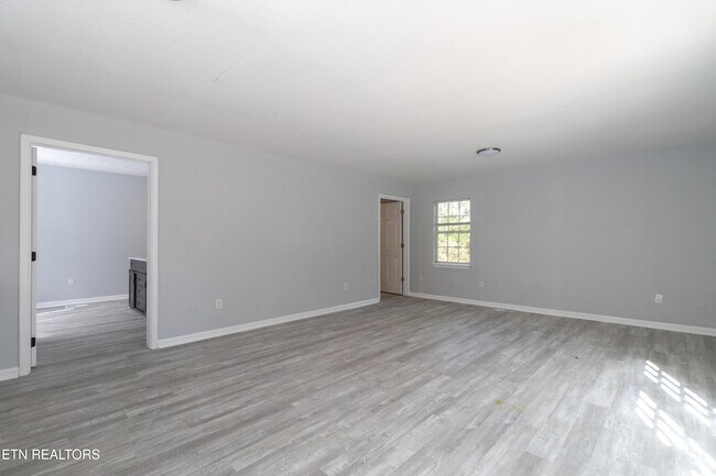 Building Photo - 770 Mahoney Rd