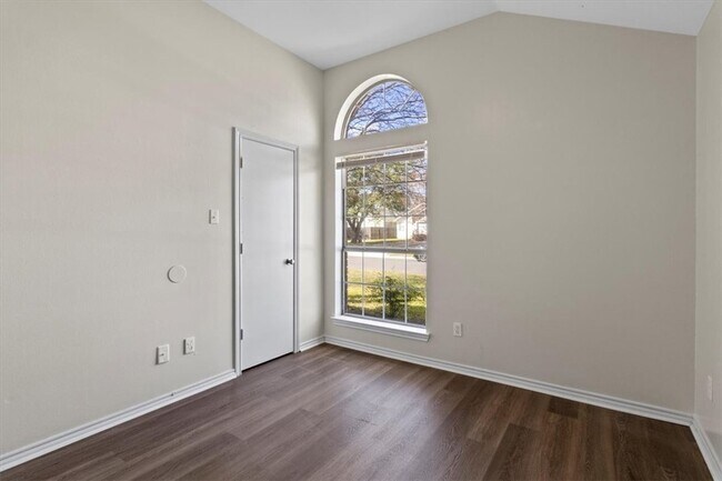 Building Photo - 806 Kalanchoe Ct