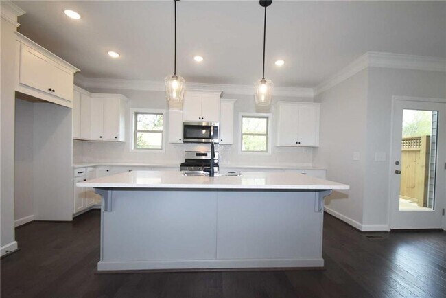 Building Photo - 2861 Boone Dr