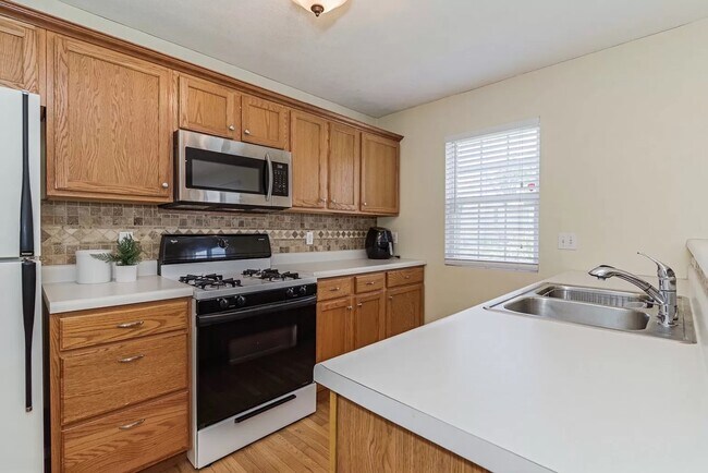 Building Photo - 244 Parktrail Rd