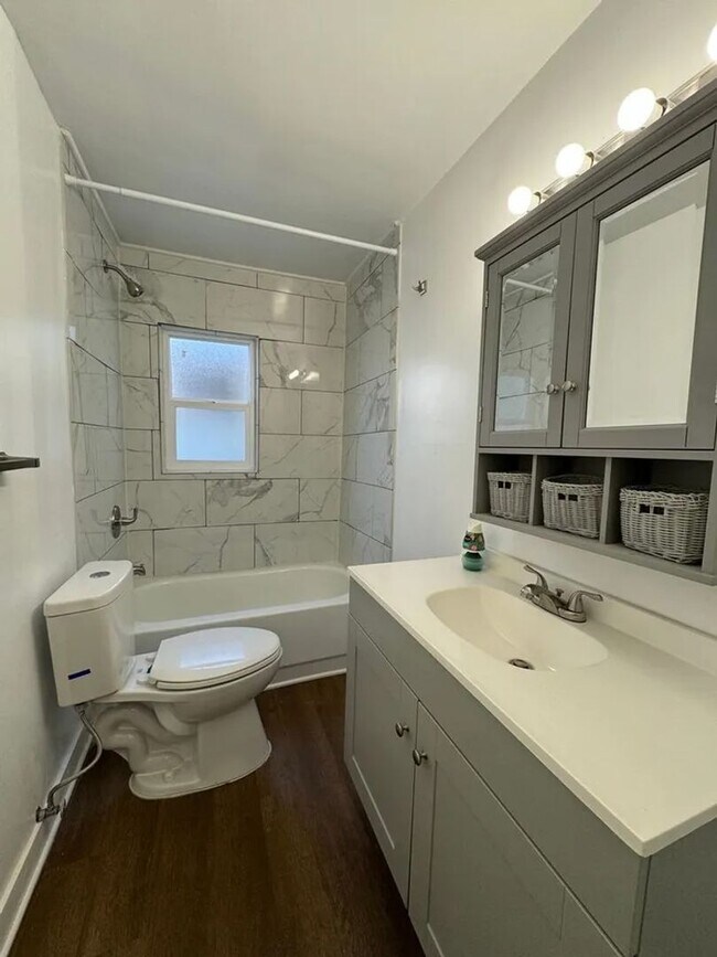 Building Photo - 910 Sahwatch St