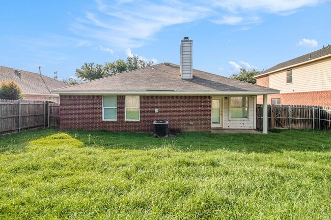Building Photo - Charming 4-Bedroom, 2-Bathroom Home