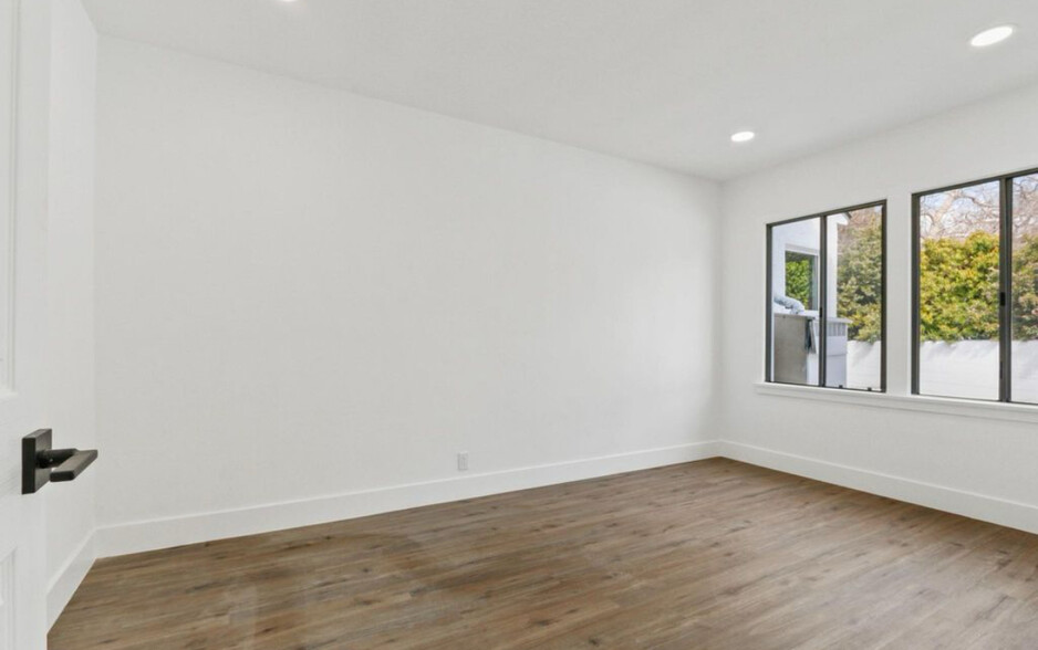 Building Photo - 2432 Belmont Ave