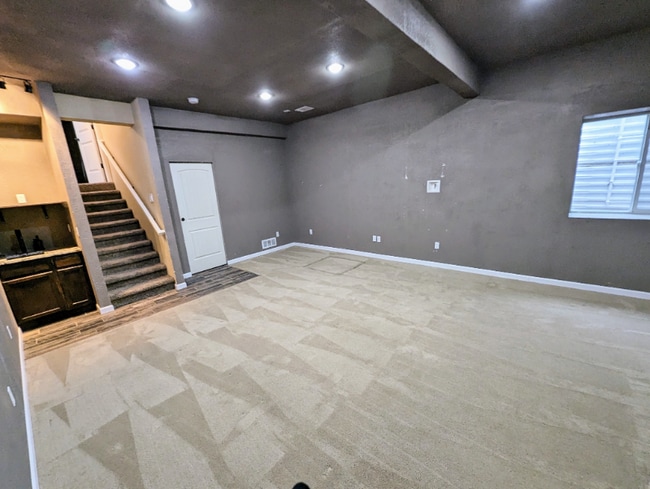Building Photo - 246 Primrose Dr