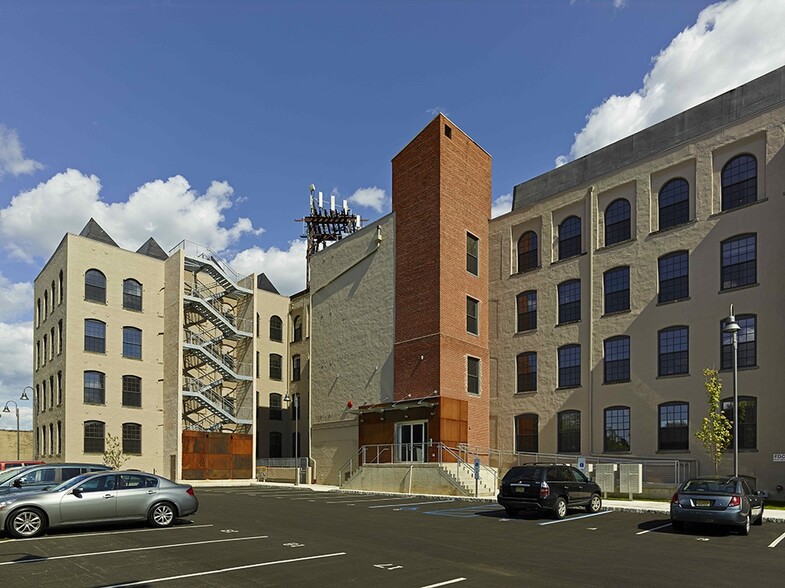 Building Photo - Chambers Lofts